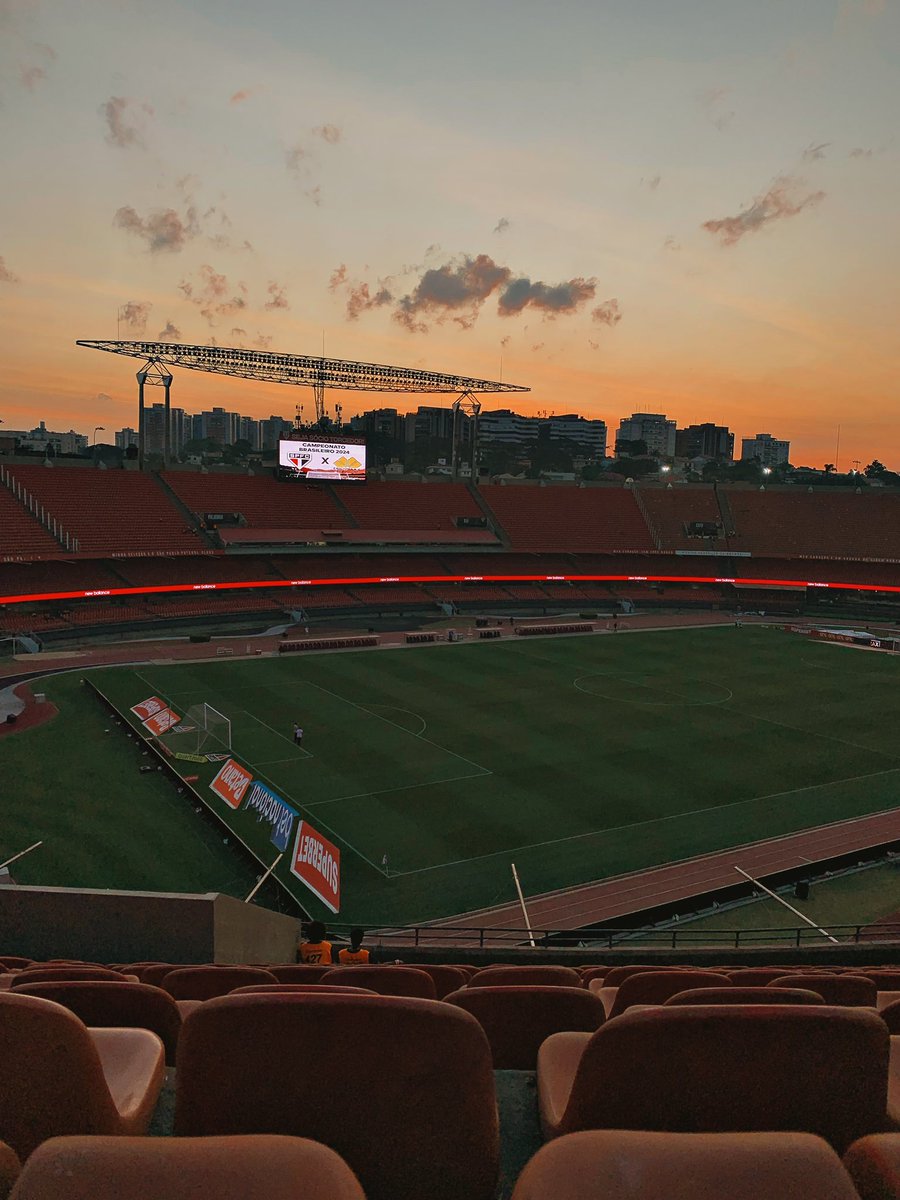 SaoPauloFC's tweet photo. 🌅 O sol se põe no lugar mais bonito do mundo!

🏟️ Daqui a pouco tem Tricolor em campo! 

#VamosSãoPaulo 🇾🇪 https://t.co/rXYvIEEtze