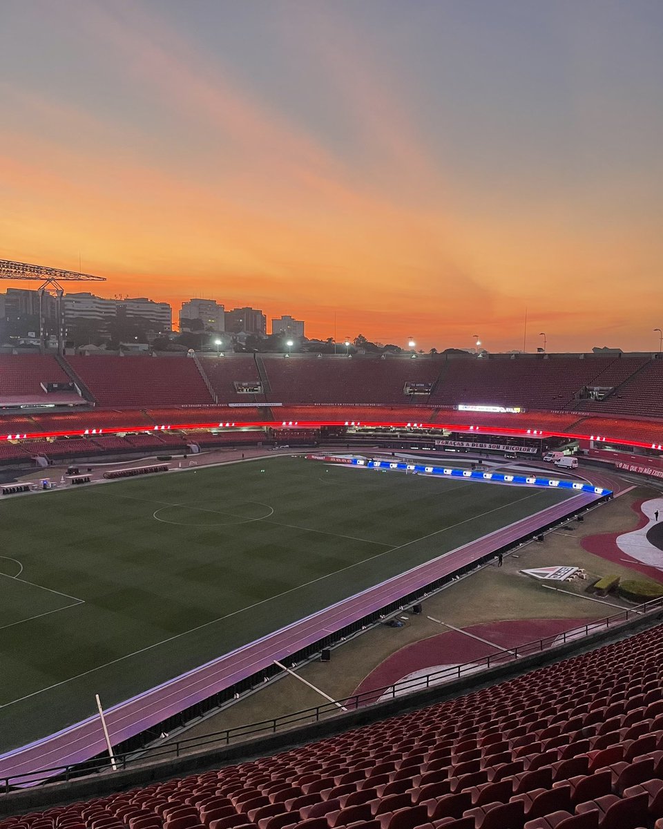 SaoPauloFC's tweet photo. 🌅 O sol se põe no lugar mais bonito do mundo!

🏟️ Daqui a pouco tem Tricolor em campo! 

#VamosSãoPaulo 🇾🇪 https://t.co/rXYvIEEtze