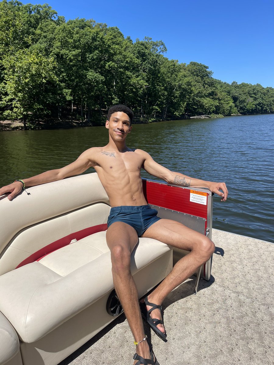cbjocean's tweet photo. i had a speedo on under these shorts btw https://t.co/G90FviD4jI