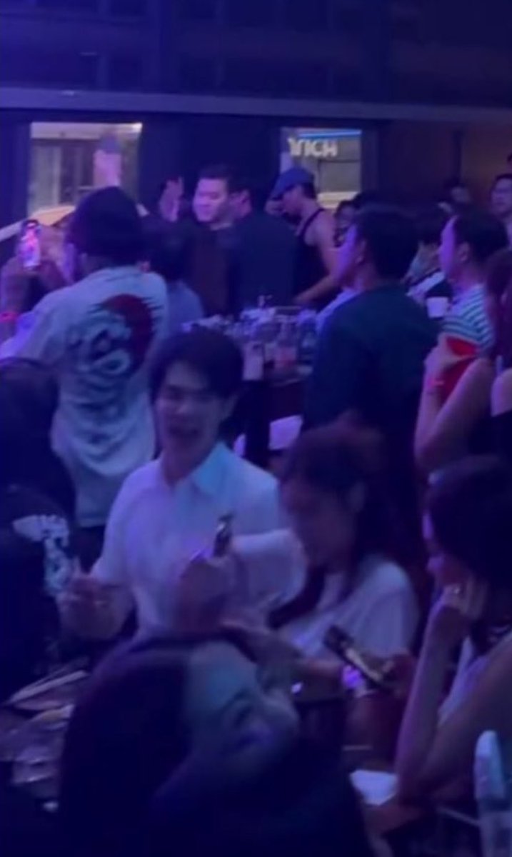 realitymileapo's tweet photo. He writes dramatically that u feel sorry for him, but he is currently partying with his girlfriend.The fandom is now crying and feeling betrayed because the one they loved lied to them but he is partying. Wow,speechless.

#MilePhakphum #MileApo #มายอาโป  #สวนผัก #GreenyColleagues https://t.co/cV6mXowHUy