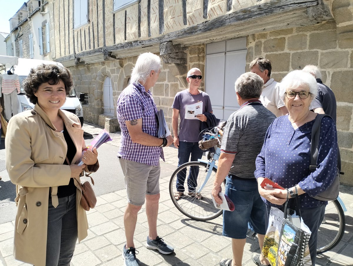 maheveronique44's tweet photo. Engagée pour vous : marché du #Croisic avec une belle représentation de la diversité du @FrontPop44. Ensuite direction les marais salants de #Batzsurmer et comme chaque jour des rencontres passionnantes.
#circo4407 #engagement https://t.co/K7wNmjDWjM