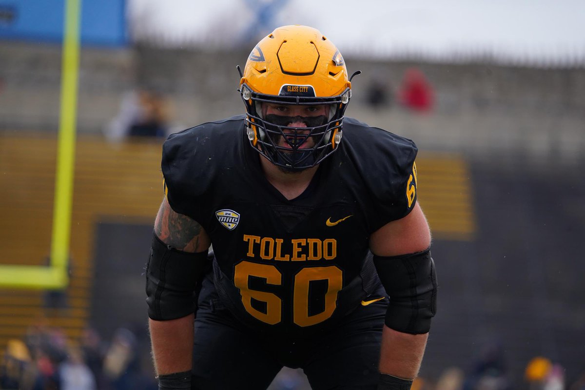 BateskyMyles's tweet photo. After a great conversation with @coachhallett I’m blessed to announce that I’ve received an offer to play football at The University of Toledo!!! 
Go Rockets🚀#ToledoTough 

@CoachCandle @stantonweber @maxwray10 @CoachFlemWR @coachmasonhmark @LHSWildcatsFB @CoachDShack @coachhenneberry @OLMafia @EDGYTIM @JennyCz27 @DeepDishFB @HSFBscout @LemmingReport @PrepRedzoneIL @OJW_Scouting @MJ_NFLDraft @ScoutingA1 @AllenTrieu @hddngemscouting @McNamaraRivals @CoachChris_Roll  @Bryan_Ault