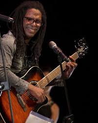 Muchas felicidades para Raúl Torres,  popular músico cubano, autor e intérprete de títulos memorables de la cancionística contemporánea. 
#LaHabanaDeTodos 
#LaHabanaViveEnMí