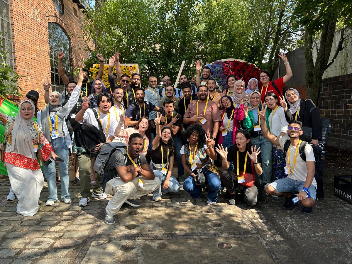 Wooooooaaaah #GoogleIOConnect was wild! WILD!!! Vlog is coming ✨ Thank you everyone who participated in our videos for #chatGDG, to everyone who came up to say hi, my heart is beyond full 🥰❤️ Just wow! Well done team Google <a href="/nataliastones/">🌱 Natalia Stones</a> <a href="/aleturin/">Alessandro Palmieri</a> <a href="/MonikaJanota_/">Monika Janota 🐈‍⬛</a> <a href="/ronanmandel/">Ron Mandel</a>