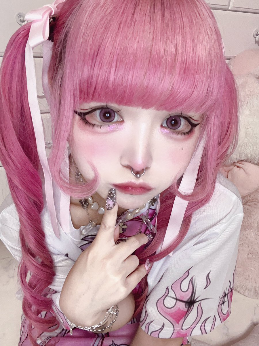 kuua_oyasumi's tweet photo. 満月をさがしてのめろこばりに姫毛巻いた https://t.co/gRVDHWWJN9