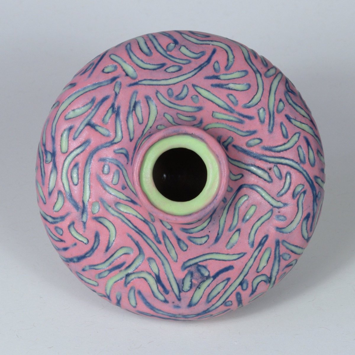 MasonLindroth's tweet image. Recent wheel pottery
4.25" wide, 3" tall
#ceramic #pottery