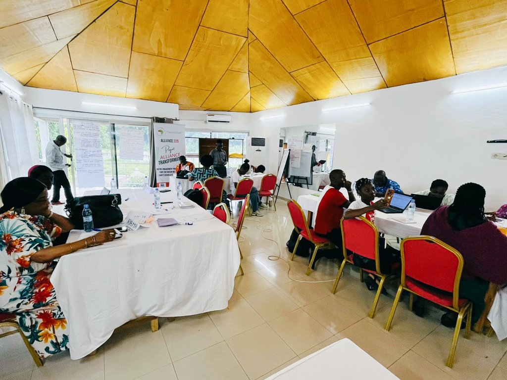 Atelier de rédaction et de validation de la feuille de route de l'Alliance 225 jour 2 qui s'est tenue ce jeudi 26 juin à Yamoussoukro (Hôtel le Rocher). L'activité était de faire des  travaux de groupe sur les axes prioritaires.
#OngMessi
#AllianceTransformative
#Equipop