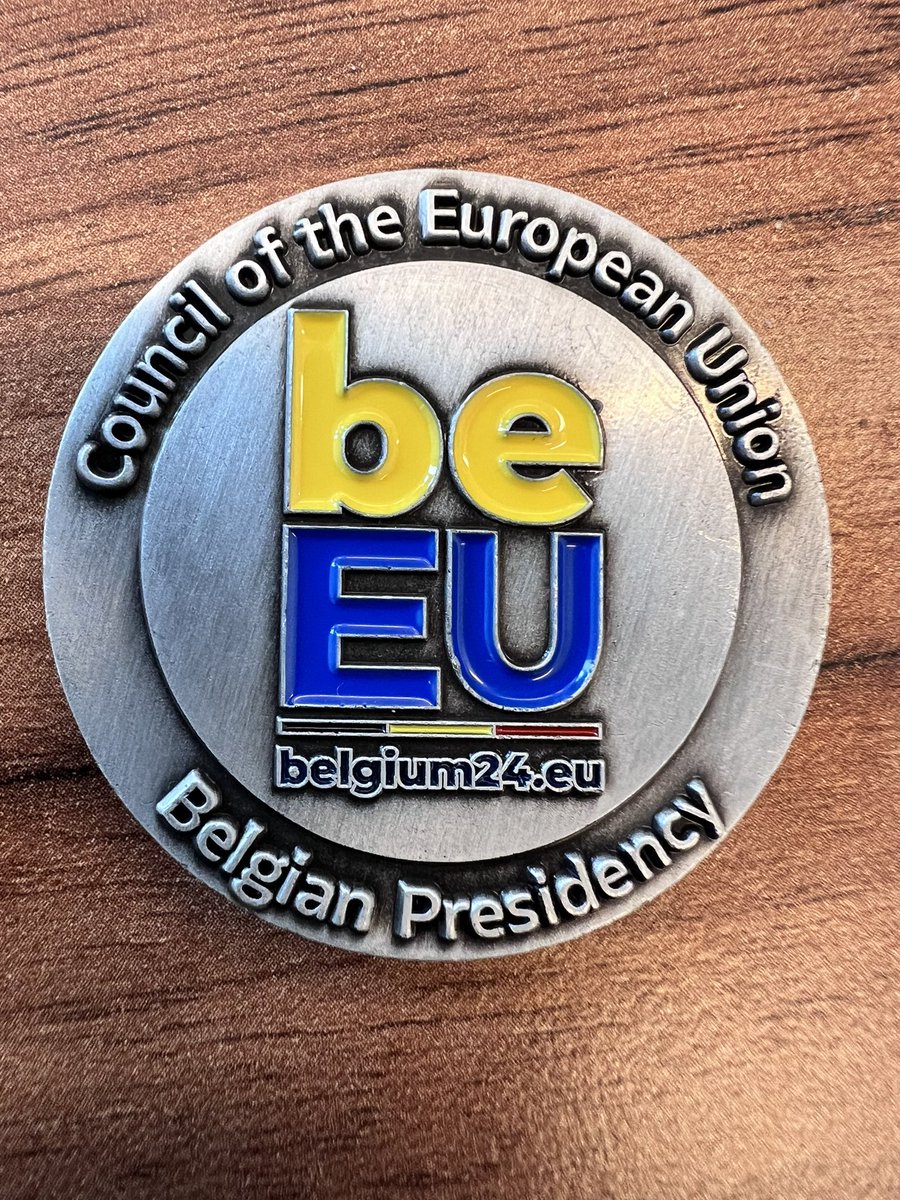 Yesterday I was awarded this beautiful coin as a token for my contribution to the @EU2024BE. Personally, I think the Belgian  🇧🇪 Presidency did an excellent job in driving the EU agenda forward and making Europe safer and more resilient. Congratulations to all colleagues! 👏