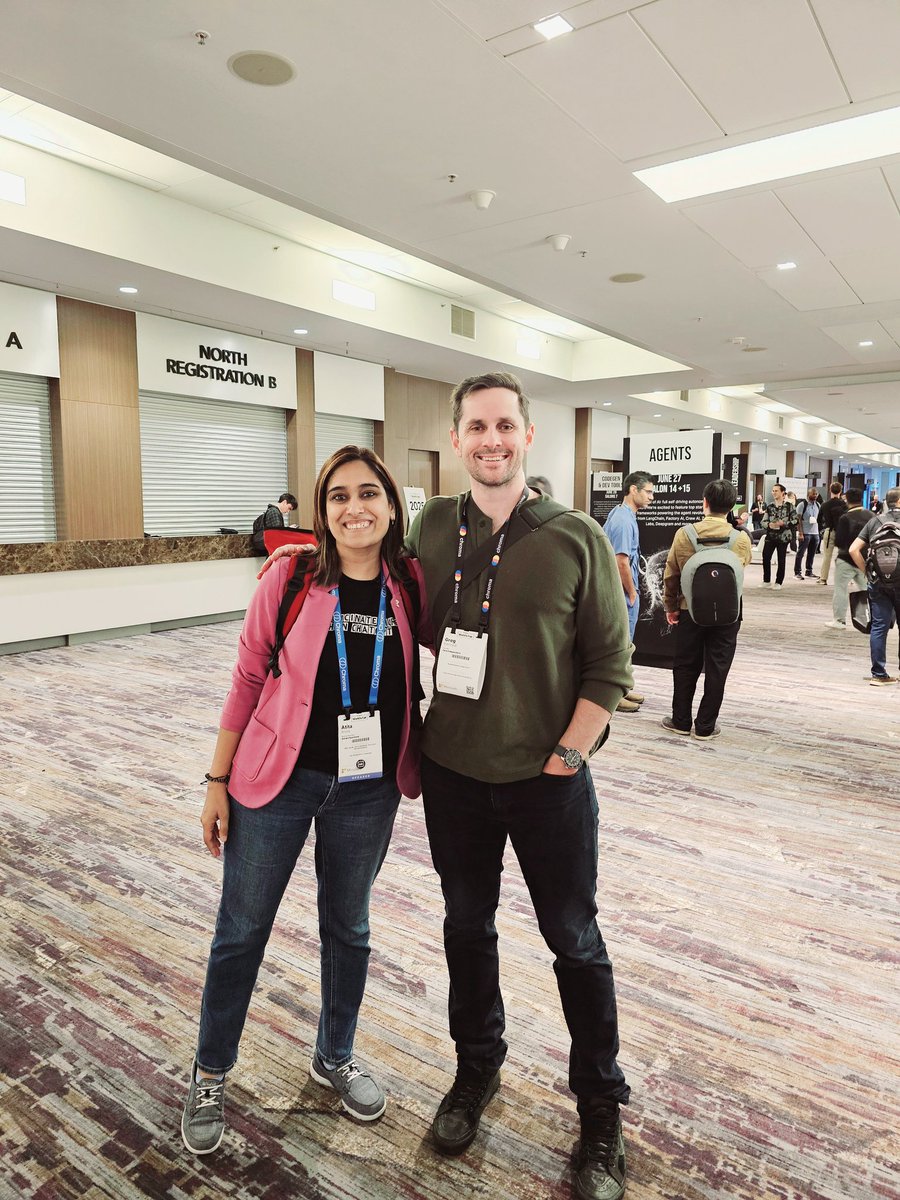 atitaarora's tweet image. From #vectorspace to #inreallife with @GregKamradt at @aiDotEngineer 🚀