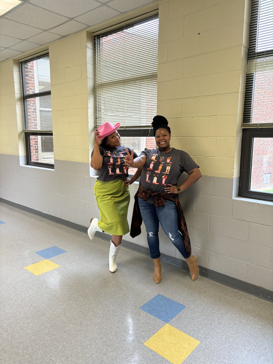 DobysWorld's tweet photo. Varina Elementary Summer Academy Checking In ✅ The first 3 weeks have been filled with lots of learning and lots of fun. Today’s spirit day: Country Style 🤠 &amp; Popsicle breaks! ☀️ @HenricoSchools https://t.co/FcZ7GsNZRz