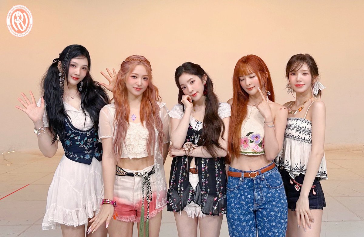 yeriworld_99's tweet photo. [WEVERSE] 240627 ReVeluv FanClub Update 💜💫

Red Velvet on MCountdown
#COSMICDebutStage
#Cosmic #YERI #예리 #RedVelvet #레드벨벳 #KIMYERIM https://t.co/Um9WoOdYmP