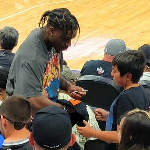 ChewieWoolf's tweet photo. Thank you for the @SacramentoKings memories @hoopculture13 &amp; Sasha Vezenkov! Wish you all the best! 

Was so cool to be on a flight w/ Sasha from SAC to Vegas @NBASummerLeague &amp; Davion taking pics/signing to ending up on the @NBATopShot community page! #AlwaysAKing https://t.co/VxFDzSTOxG