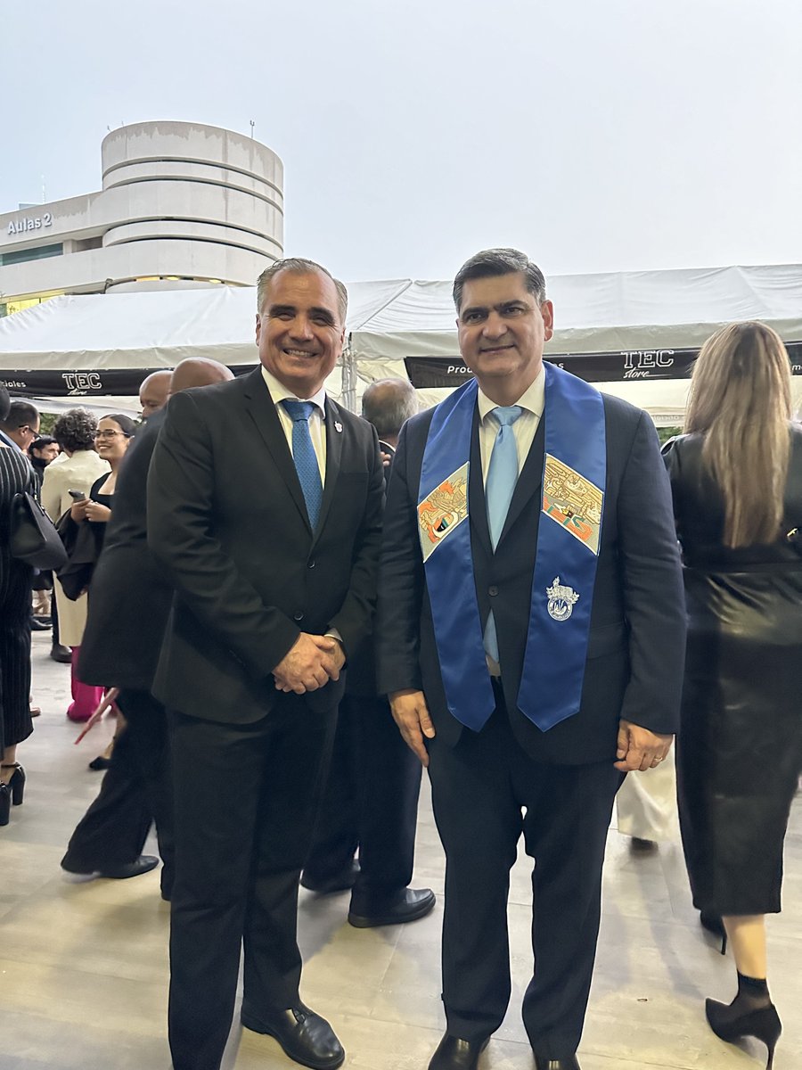 JfrochaF's tweet photo. Agradezco enormemente la valiosa asistencia y participación en nuestras graduaciones de la Generación Junio 2024 de @david_garza David Garza Salazar, Rector y Presidente Ejecutivo del @TecdeMonterrey. https://t.co/2VVrTEMgnW