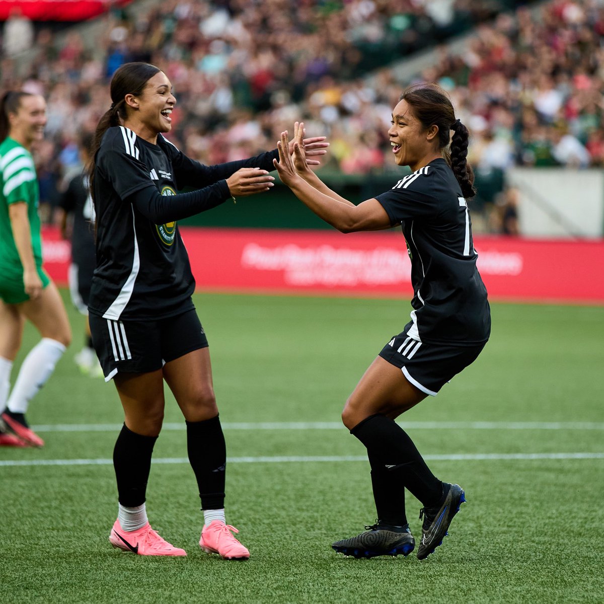 The game is in good hands 🥹🌹

<a href="/ThornsFCAcademy/">ThornsFCAcademy</a> x #BAONPDX