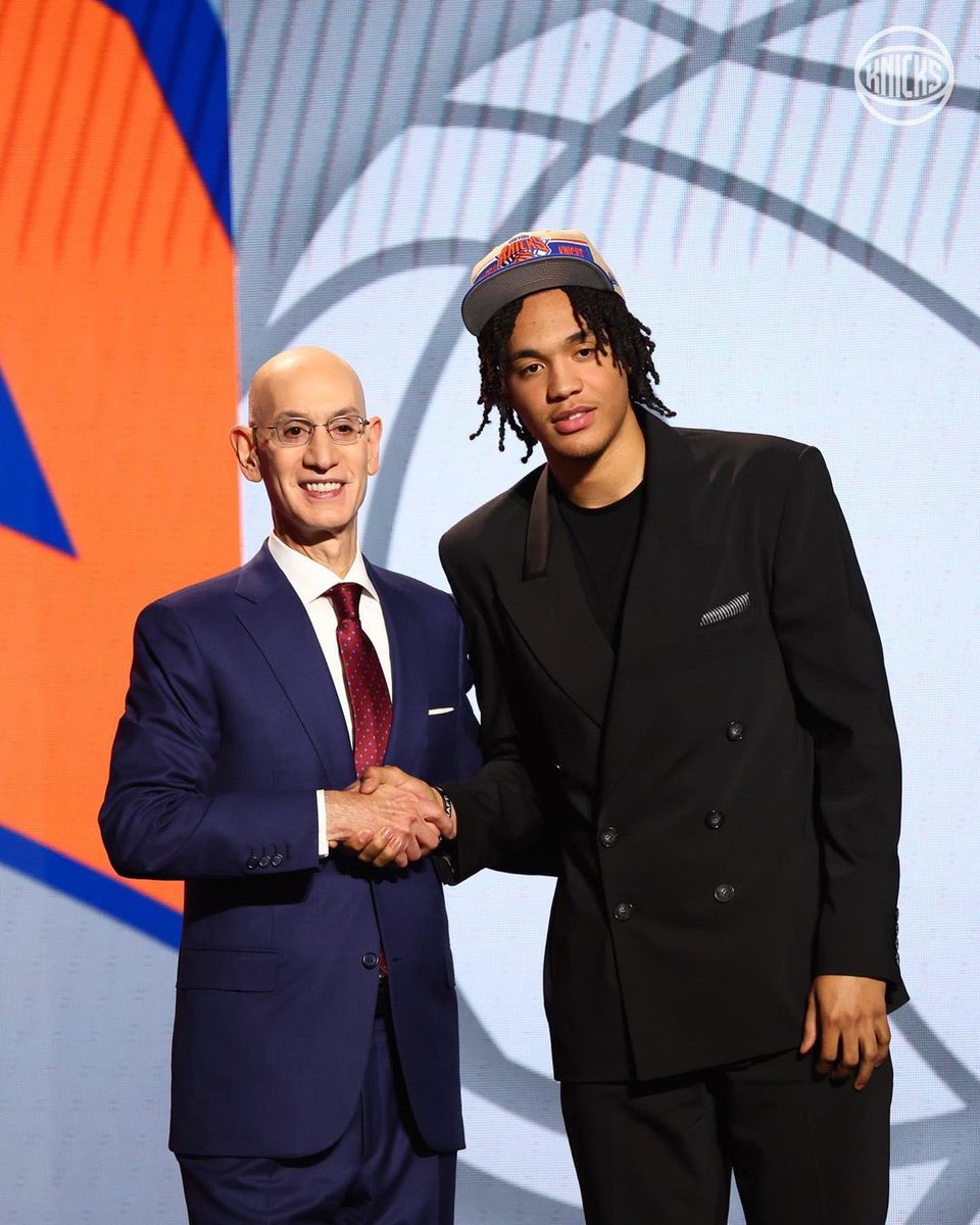 pax_1 tweet media