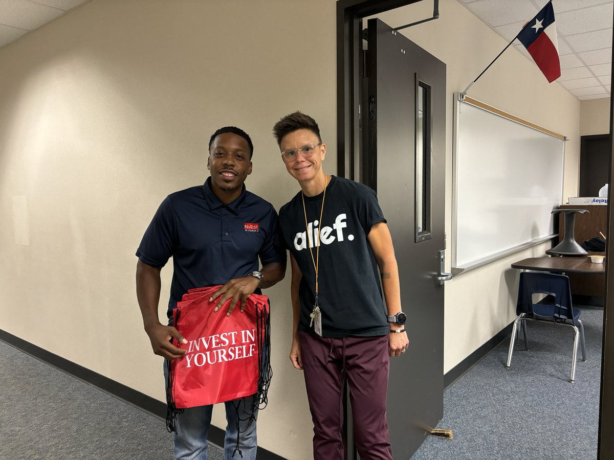 MsLafon's tweet photo. Thank you @MrThomasInvest1 @investinYou365 for an awesome ending @OlleMightyOwls Summer Camp with some gift cards and swag for our students! The Invest Prpgram is 💯. @CITGOiaOLLE https://t.co/CJbq6XnPxA