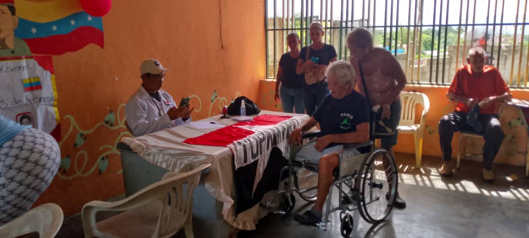 #27Jun 📢 La militancia Tupamaro, junto con la DRO y la Dirección del <a href="/centralmrt/">@Bloque_CentralMRT</a> organizó una Jornada Médica para nuestros queridos abuelos y abuelas en el sector de la Fundación INAVI. 🏥💙 ¡Cuidando a quienes nos cuidan con amor!

#NicoCuadraConmigo