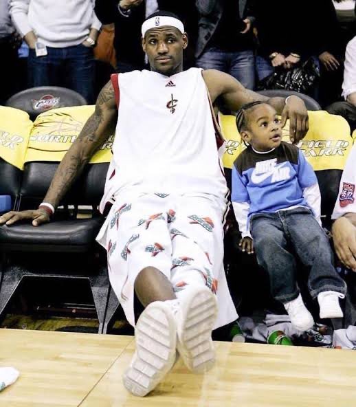 NBAStatGuy_'s tweet photo. If yall weren’t here for the ride, you might not feel what I’m feeling right now… love this for the James family https://t.co/UW03xkAMmp