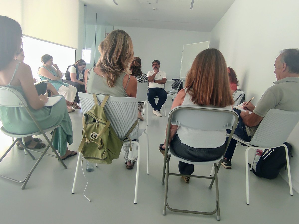 IEplena's tweet photo. El pasado fin de semana pudimos disfrutar de Arun Mansukhani en el Master de Mindfulness y Equilibrio Emocional de la @InfoUMA  

Una magnífica experiencia profundizando en el arte de mantener relaciones sanas o la interdependencia.

#mindfulness #emociones #regulacionemocional https://t.co/rrr2BHC7bS