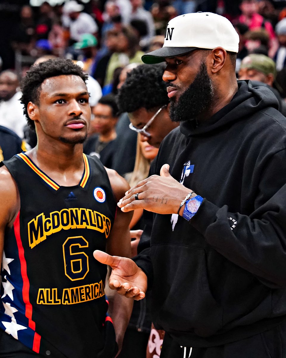 Bronny James foi escolhido pelos Lakers na 55.ª pick do draft e LeBron vai mesmo ter oportunidade de jogar com o seu filho. 

A primeira dupla pai/filho da história da NBA 🤯