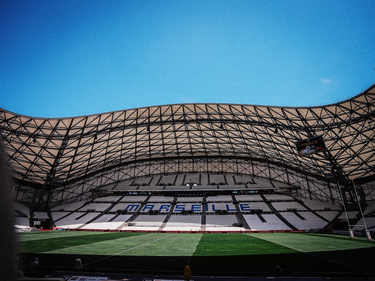 UBBrugby's tweet photo. ᴠᴇʟᴏᴅʀᴏᴍᴇ 🏟️

Le stade est prêt à vous accueillir pour la finale demain soir ! Vous êtes prêts ? 💥

#iloveubb #FinaleTop14 #marseille #STUBB https://t.co/Ahp50aYfhM