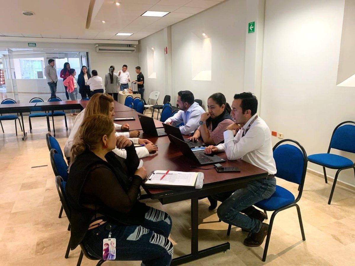 FernandoHeOz's tweet photo. Esta mañana platicamos con personal del Grupo Industrial Armas sobre las múltiples opciones que tiene el @Infonavit, y les entregamos el reconocimiento como Empresa de 10 Plus, lo que permite a su personal puede acceder fácilmente a todos los #CréditosInfonavit.
#InfonavitDurango https://t.co/yBVVKH5h9h