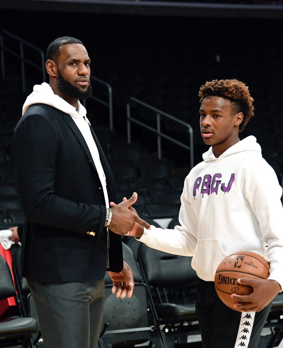 itsTScott's tweet photo. LeBron manifested that. 👑 👑 @ComplexSports https://t.co/nPlRE8w32J