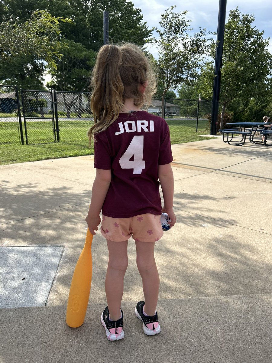 Porter_SLHS's tweet photo. Last game of the summer for #4! #TinyTornadoes https://t.co/4xGogAa0Om