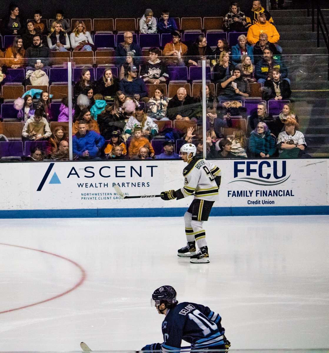 KyleThomas44095's tweet photo. Excited for Friday night w/ the @NHL holding the #NHLEntryDraft in #SinCity aka #LasVegas. Rooting hard for #SachaBoisvert & #MatveiGridin, not to mention the other @MuskegonJacks eligible for consideration. #LetsGoJacks! If u don’t know, #AxeSomebody! https://t.co/OA8z59bz0d