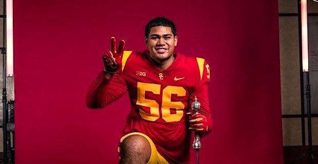 RomeroWestCoast's tweet photo. There’s two freshmen defensive linemen that I am excited to see developed by  @Coach_Henny and @CoachNua .

🗡️ @jide_abasiri  ‘24 
🗡️ @RBulabalavu ‘24 

This DL room will show the nation what that #DAWGWORK all about 🔥

#FightOn ✌🏿| @uscfb | #DAWGWORK 🐕 https://t.co/venbIB7aa5