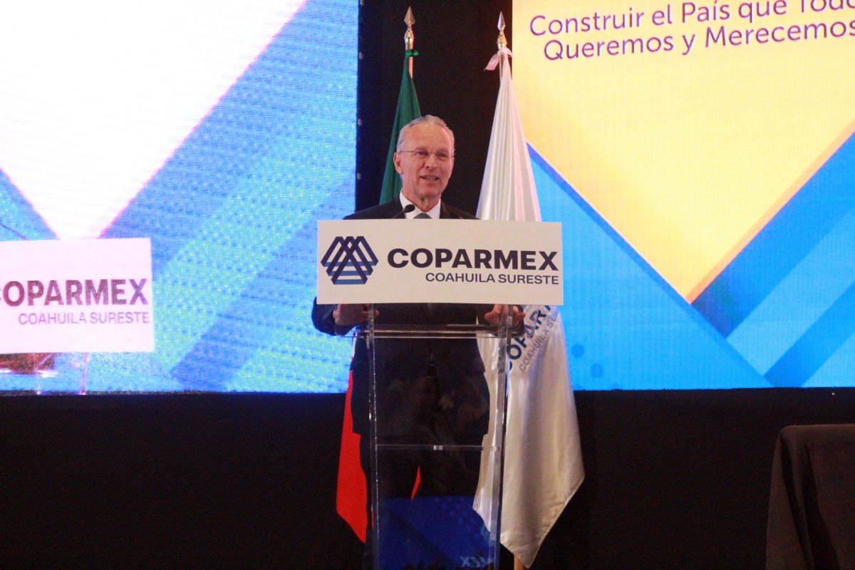 SETRA_COAH's tweet photo. En representación del Gobernador @manolojim, la Secretaria del Trabajo @ZogbiNazira, acudió a la Sesión Anual encabezada por su dirigente nacional, Dr. @JoseMedinaMora, donde también se realizó la Toma de Compromiso del nuevo Consejo Directivo de COPARMEX Coahuila Sureste. https://t.co/MdND5M6T4i