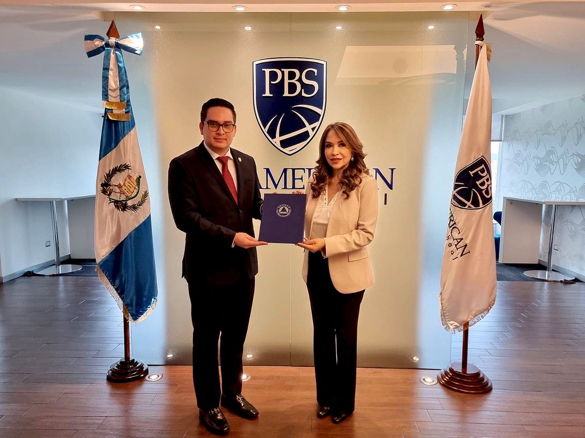En una reunión clave, nuestra presidenta, María Isabel Nájera, y <a href="/CarlosHdez_SV/">Carlos Hernández</a> de <a href="/PARLACEN/">PARLACEN</a> discutieron la creación de becas para jóvenes de Centroamérica y República Dominicana. El objetivo es abrir nuevas oportunidades educativas y fortalecer el emprendimiento regional. 🌟📚