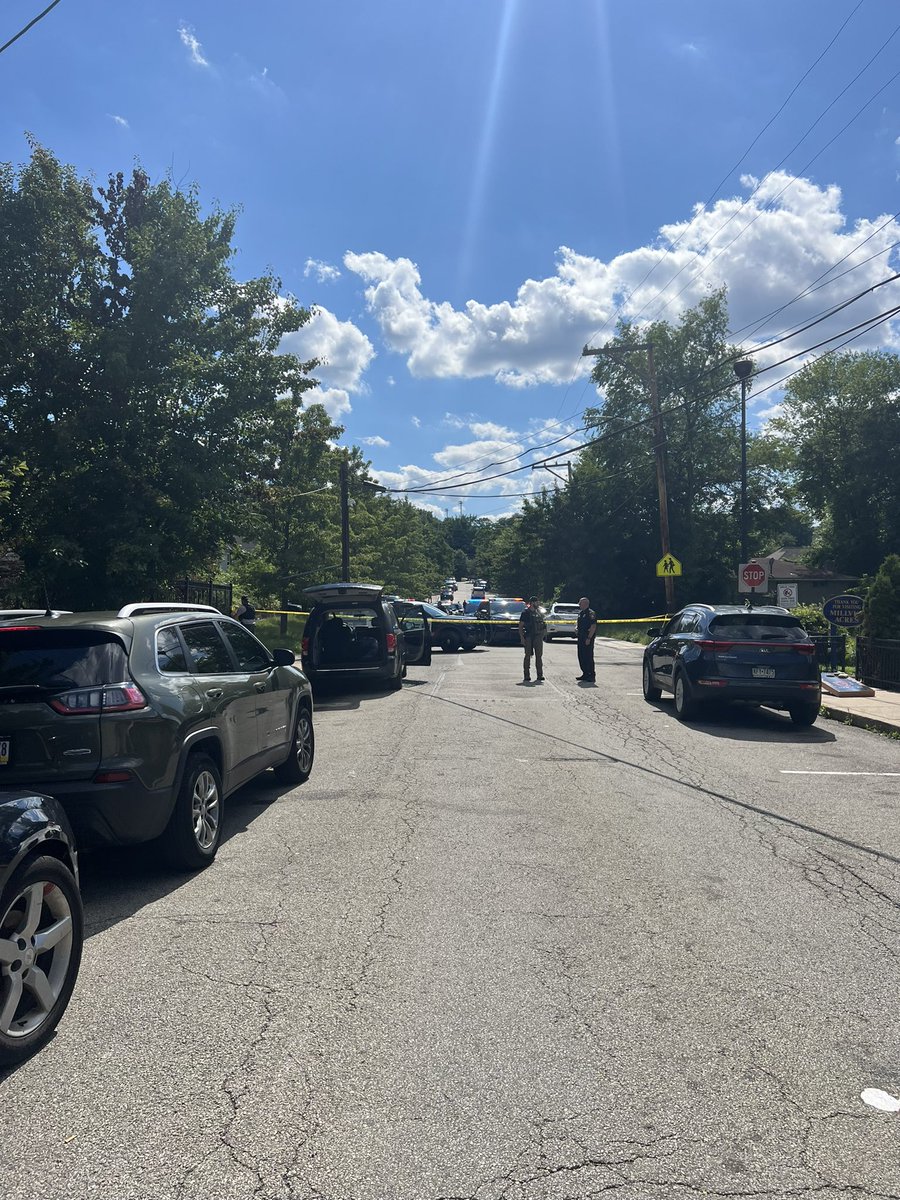 JenBorrasso's tweet photo. Sources tell me there is at least 50 shell casings recovered. A beef between 
between 2 guys… an argument outside Wylie. 1 guy went to his vehicle and got a gun. The other suspect got an AR he was yelling there are kids out here. 1 person was shot in leg. @KDKA https://t.co/2VxmMKo3IC