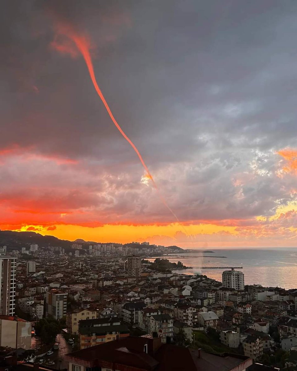 Sunset waterspout!
Ordu, Turkey. June 26. icwr.ca