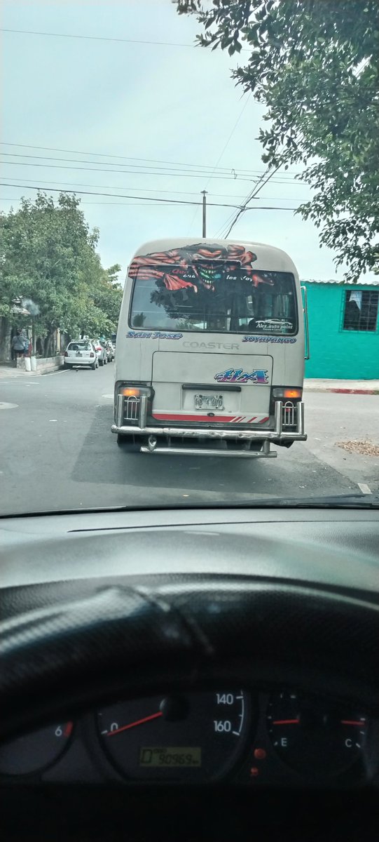 antoniocobe84's tweet photo. @VMTElSalvador En la colonia San José Soyapango, los de la 41-A Simpre bloquean las calles para que el otro no les pase, obligan al conductor invadir carril y le bloquean la visión cuando salen, por que siguen haciendo lo que quieren ya es es hora @VMTElSalvador https://t.co/LtHRq8vZOV