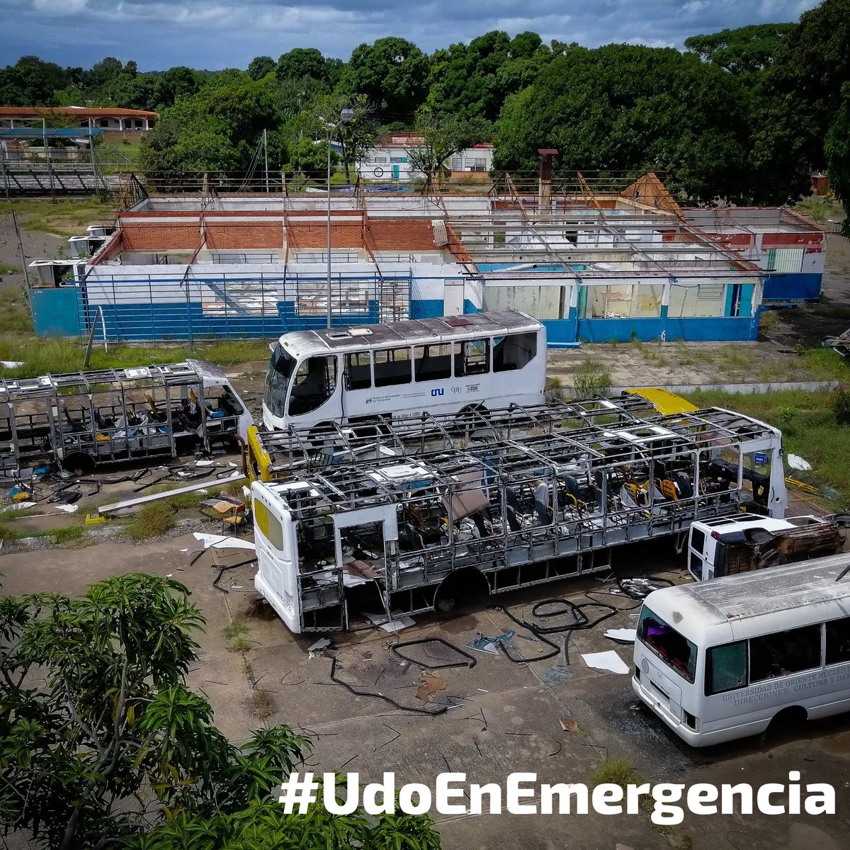 Las autoridades de la UDO Bolívar deberían llevar a la ciudadana Delcy Rodriguez a que visite la unidad de estudios básico y la escuela de ingeniería, esta es nuestra realidad, basta de cegar la verdad. #UDOEnEmergencia