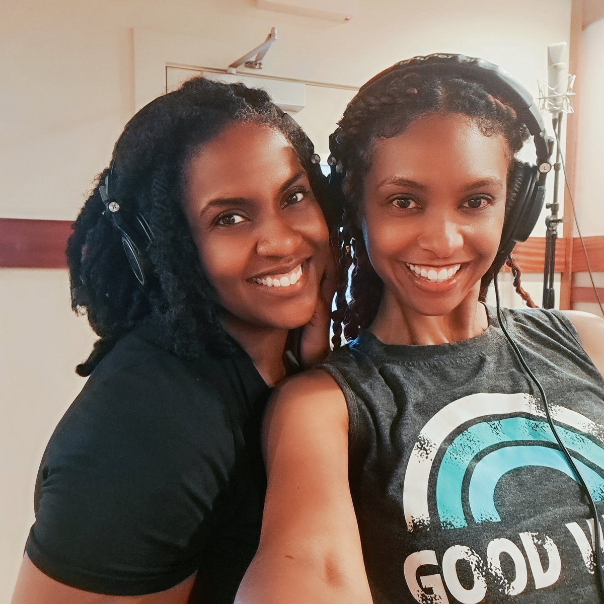 Jessie_Wagner's tweet photo. I'm always happy to sing with this angel right here! She's a SAAANNGER! One of the greatest voices I've ever worked with. Thanks for coming out and doing this session with me. It's always an honor to be blessed with your vocals. @simplymelodie #sessionsinger #therealdeal #explore https://t.co/6CVaZIJw06