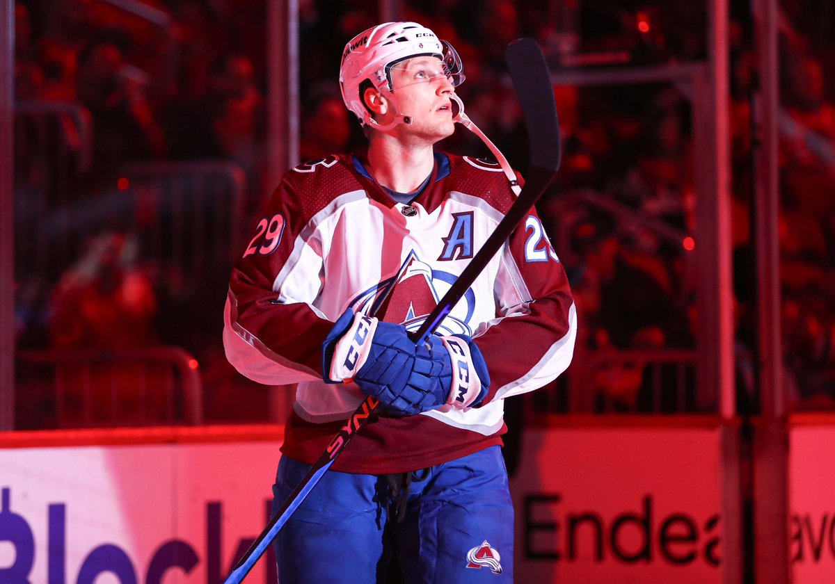 The players have spoken, Nathan MacKinnon wins the Ted Lindsay Award 🏆