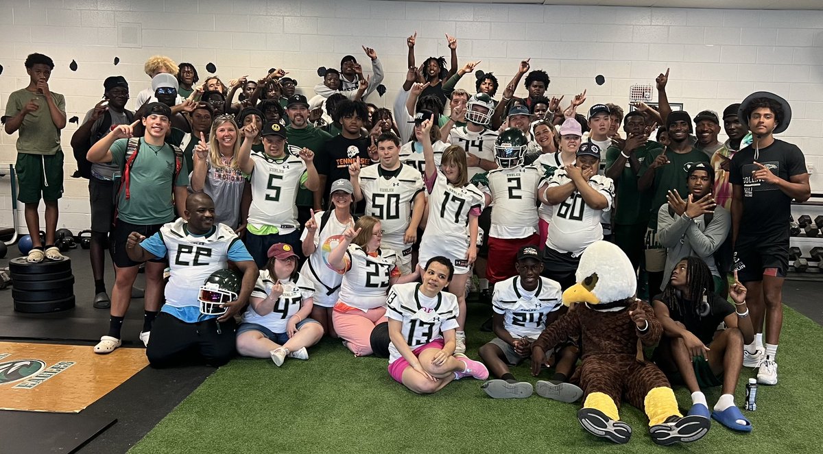 Having our friends from <a href="/HappyFeat_NG/">HappyFeat</a> visit the hill was a big pleasure.Loved showing them around the facility. <a href="/SwickONE8/">Drew Swick</a> <a href="/darealcoachcam1/">Cameron Hayes</a> <a href="/CoachBeck56/">CORY BECK 🦅🏈</a> <a href="/coachMMartin54/">Marvin Martin</a> <a href="/Frfountain2002/">Frontia Fountain</a> <a href="/gtfan54/">Danny Harrison</a> <a href="/Nico11swoll/">Nico Sawtelle</a> <a href="/coachaj_rathbun/">AJ Rathbun</a> <a href="/bna424/">Brian Na</a> <a href="/JBeverlyCoach/">Jonathan Beverly</a> @the006beast <a href="/CoachCam_CHill/">Cameron Horton</a>