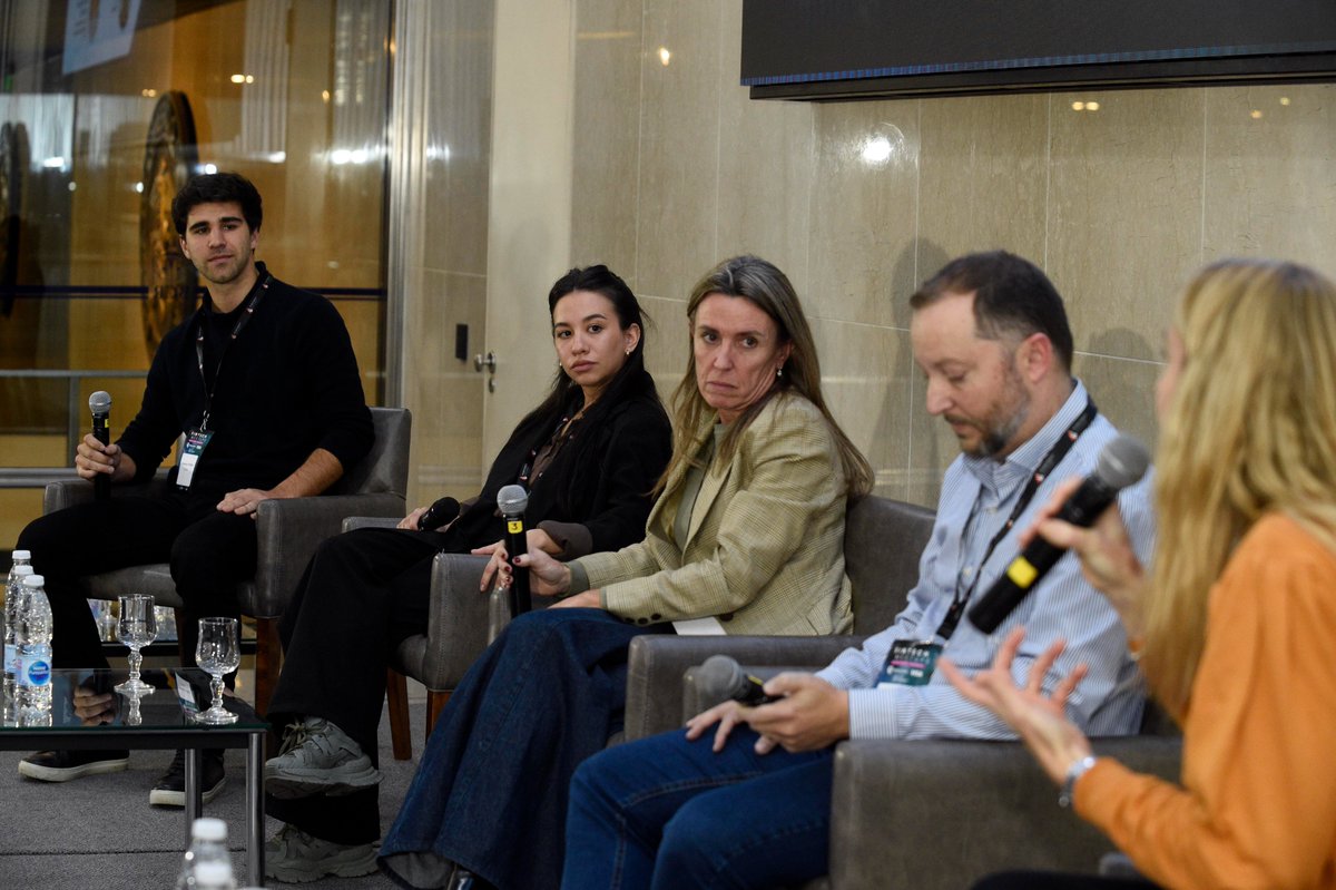 Cerramos el #FintechMeetup con el panel de "𝗔𝗴𝗿𝗼 𝘆 𝗙𝗶𝗻𝘁𝗲𝗰𝗵"

Maria Fernanda Pascual (<a href="/agrotoken/">Agrotoken</a>)⁣
Sofia Bercheñi (<a href="/Biotokenworld/">Biotoken</a>)⁣ 
Wenceslao F. J. Schimmel (<a href="/ALZAgroMercados/">ALZ-Mercados</a>)⁣ Francisco S. Uranga (<a href="/silorealok/">SiloReal</a>)⁣ ⁣

Modera: Laura Rodríguez (<a href="/BCRmercados/">BCR Mercados</a>).

➕👇