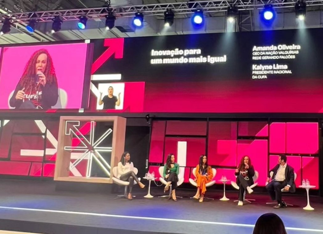 Evento incrível a @febrabantech tive o prazer de compor o painel com o tema "Inovação para um mundo mais igual".
Compartilhar nossas experiências e ouvir a experiências de parceiros como a @uniaobrorg @gerandofalcoes e @redemulherempreendedora é um grande privilégio.
