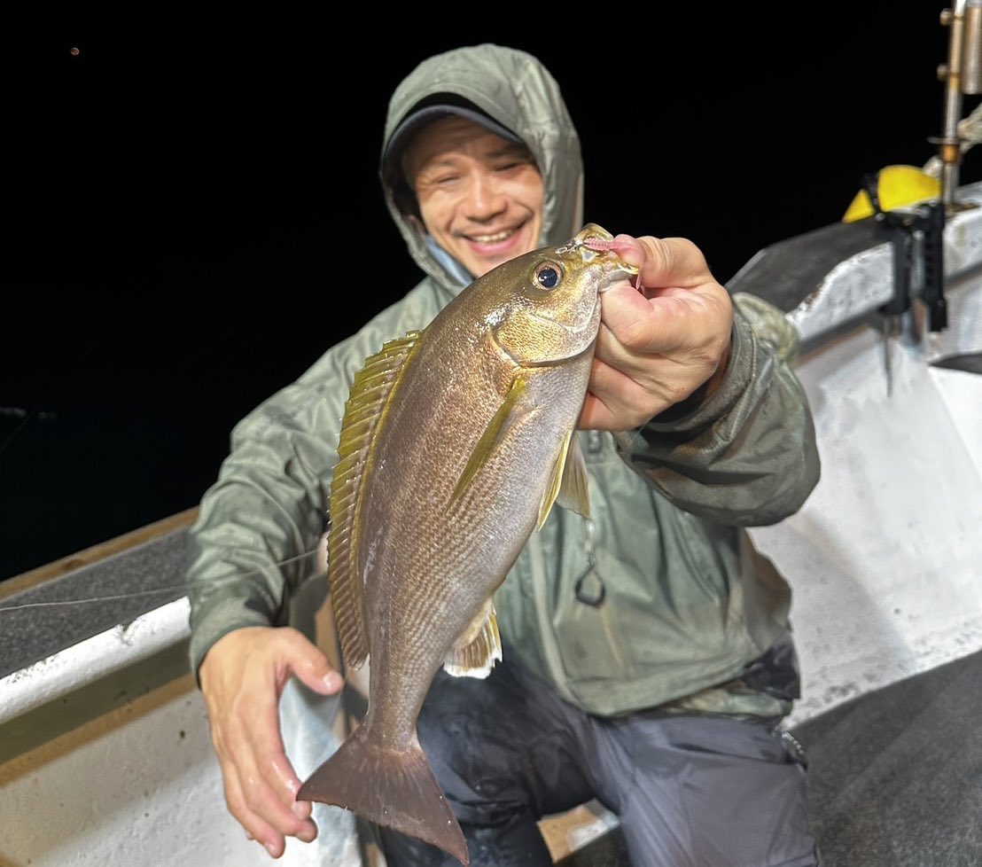 hmd_a's tweet photo. バチコンでイサギを釣りに泰斗丸へ！
バチコンアジングとは誘い方が微妙に違って楽しかった〜♪
#jackson #mixture #ajiパール #ピピロング https://t.co/ml6jVZfx4l