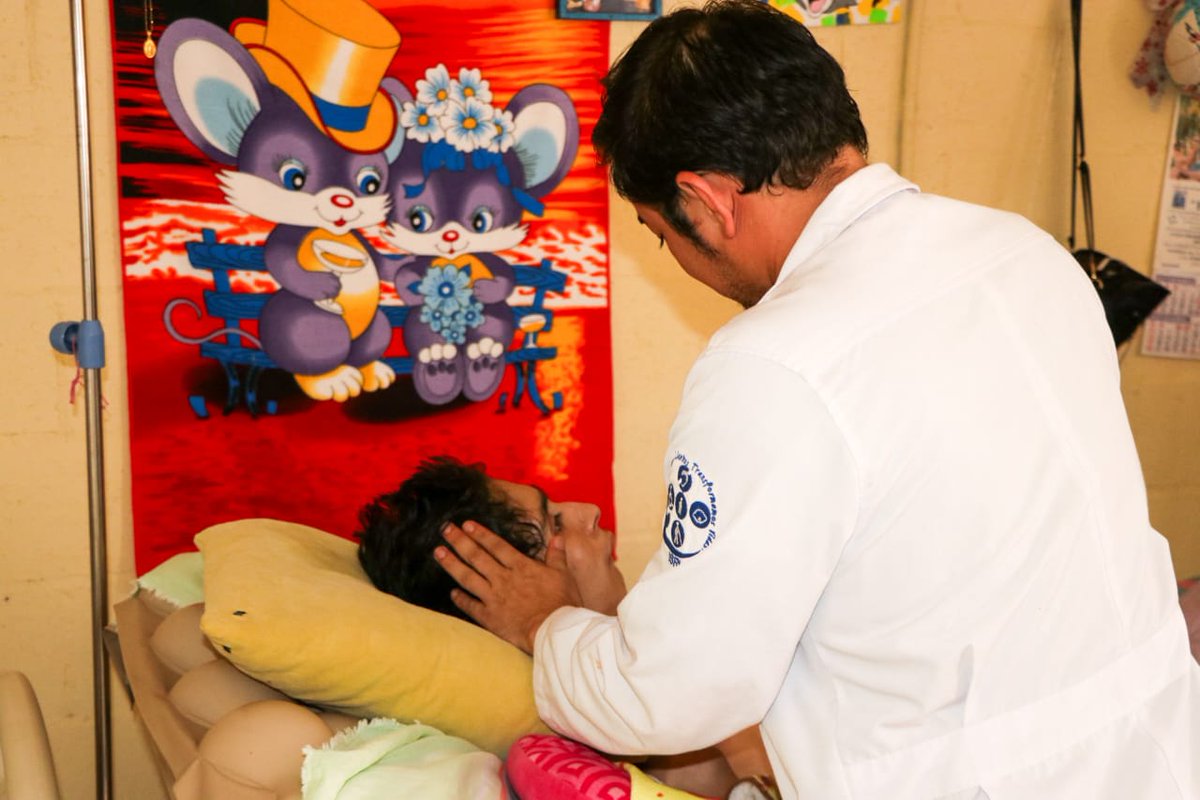 ISRIelsalvador's tweet image. Luego de ser atendido por nuestros equipo de médicos especialistas en medicina física y rehabilitación, se determinó la necesidad de adaptar una silla neurológica🧑‍🦼 para William, quien fue victima de un accidente de transito y requiere de silla adecuada a su condición.