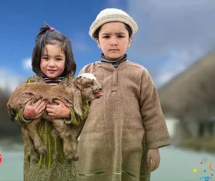 کون کون جانتے ہیں ان دونوں بہن بھائی کو😘😘😘😘