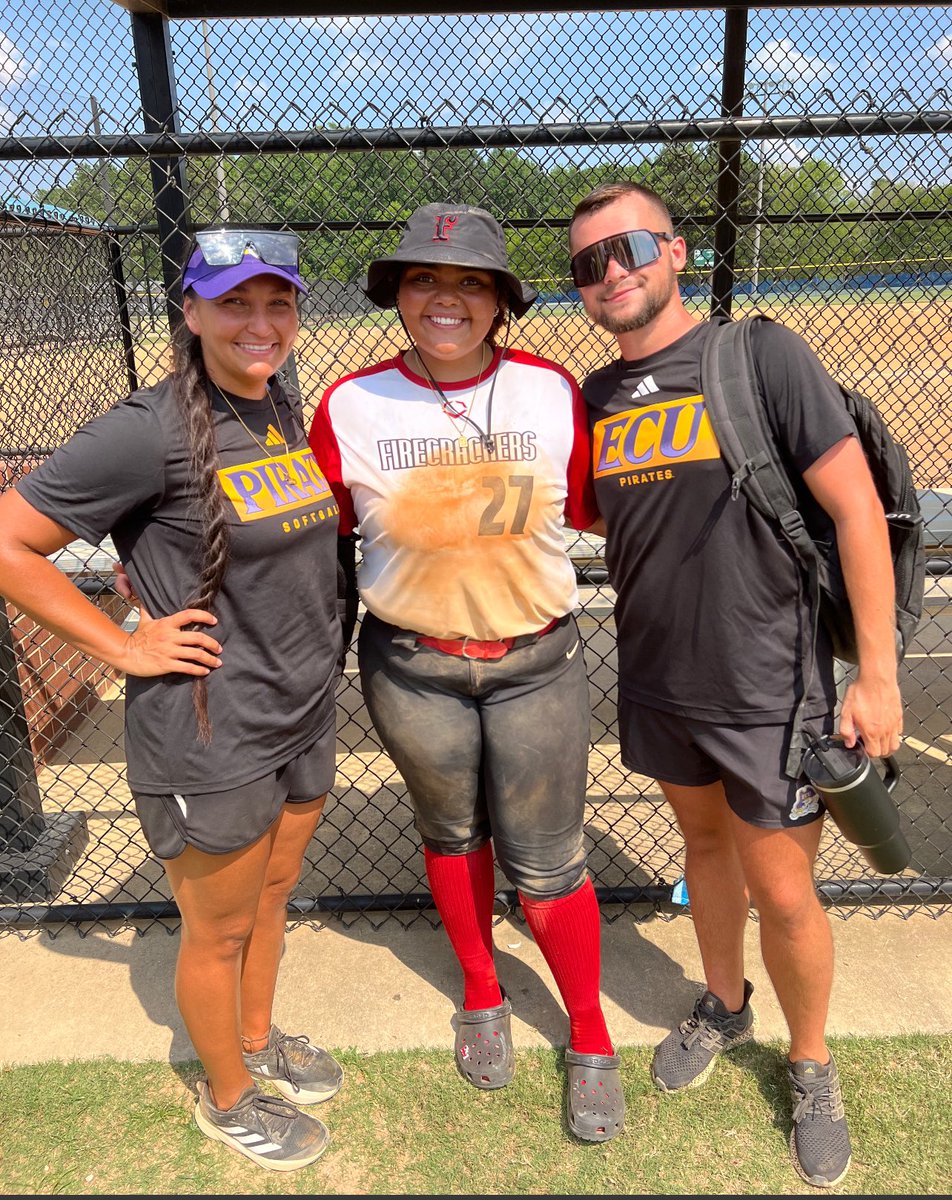 ImariJordan2025's tweet photo. I had such an amazing time at Hardin Fastpitch Camp Raleigh NC with a few of my highschool teammates. Thank you @OhioStateSB @PackSoftball @UNCWsoftball @ElonSoftball @ecu__softball @RoyalsSball and other colleges that were there also, It was an amazing opportunity! @FCSC_BLACK https://t.co/edGQ83epKl