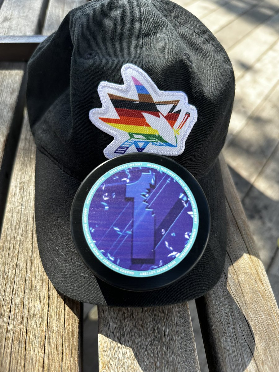 wiseaus's tweet image. .@SanJoseSharks scavenger hunt success!