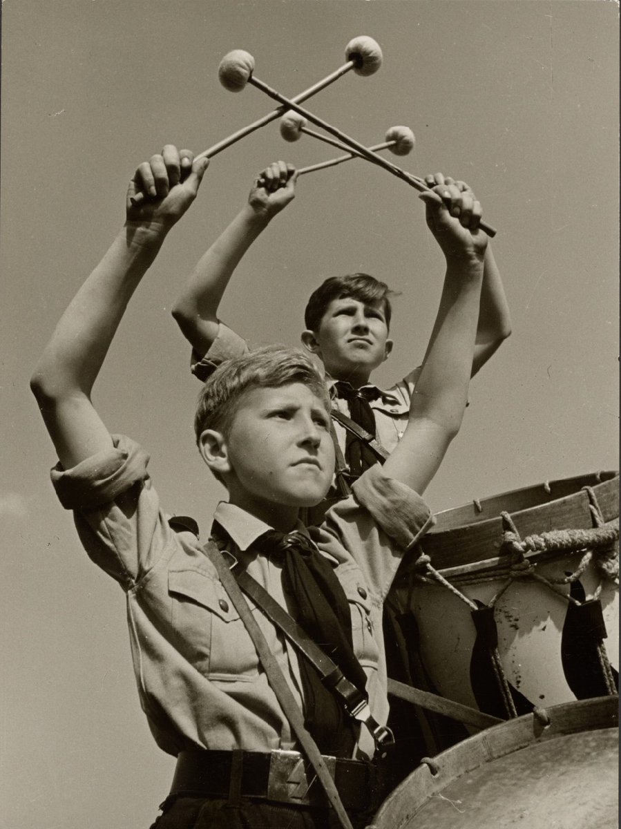 Германия 30-х гг. ХХ века на снимках Пауля Вольффа [Hitler Youth Drummers]1934-1945