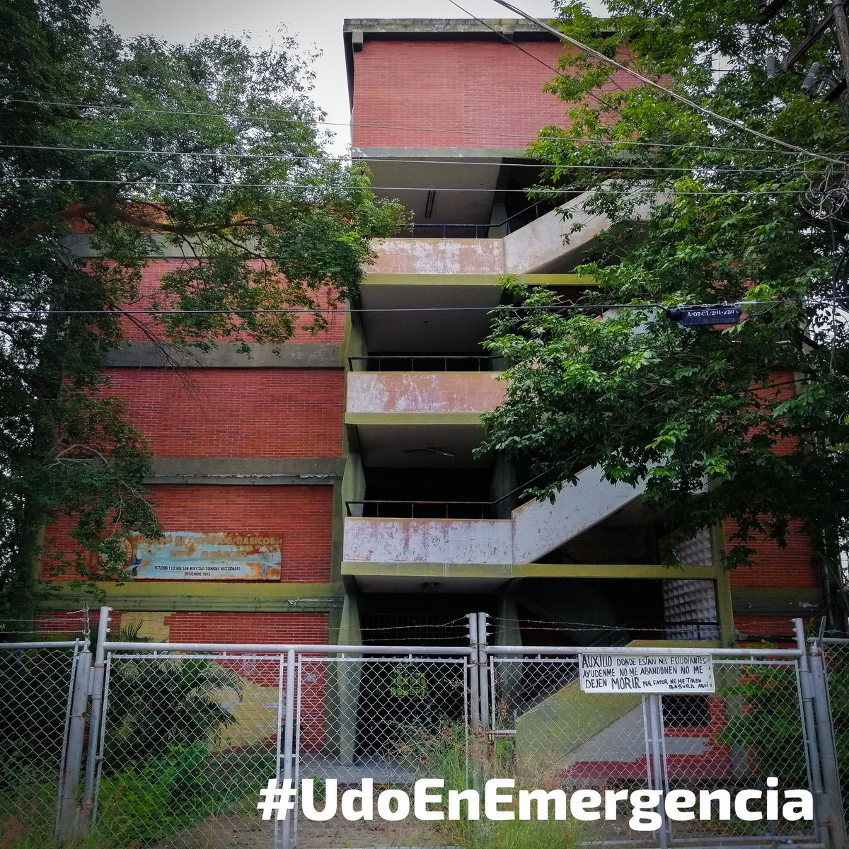 FEstudiantilUDO's tweet photo. No hay transporte, no hay comida, no hay condiciones para ver clases y hablan de recuperación sólo por pintar una fachada, ¿no les da vergüenza? 
##UDOEnEmergencia https://t.co/709enKxbxo