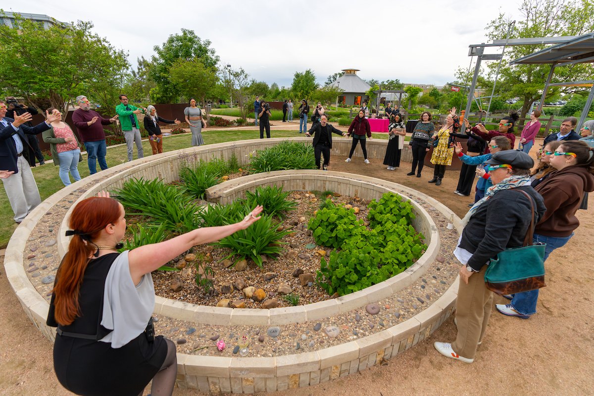 Salyer_Schaag's tweet photo. In March 2024 we premiered a new work commissioned by @TAMU_AVPA: ANDY AND KATE'S GARDEN PARTY, a participatory, multi-sensory, site-specific ecological performance at @TAMUgardens during our two-week artist residency. 1/4🌷 https://t.co/pr5vIeuSuS