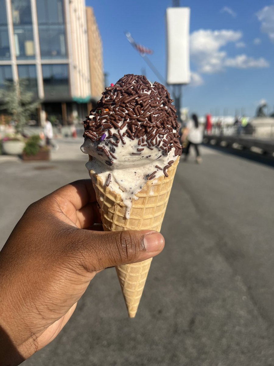 tlcooper22's tweet photo. Outdoor Movie + Ice Cream 
#TheWharf #DC #DCNative https://t.co/CAi0m1ksfp